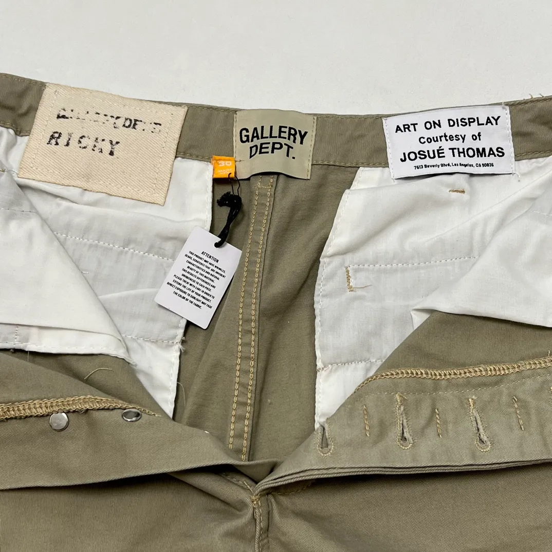 GALLERY DEPT. RICKY SHORT/KHAKI Splash-ink knife-cut khaki work shorts, khaki color 30-32-34-36 code, re-adjusted version, re-washed to make old VINTAGE, hand-made acrylic splash-ink graffiti, genuine cowhide steel stamped LOGO leather tag, original version with LOGO buttons